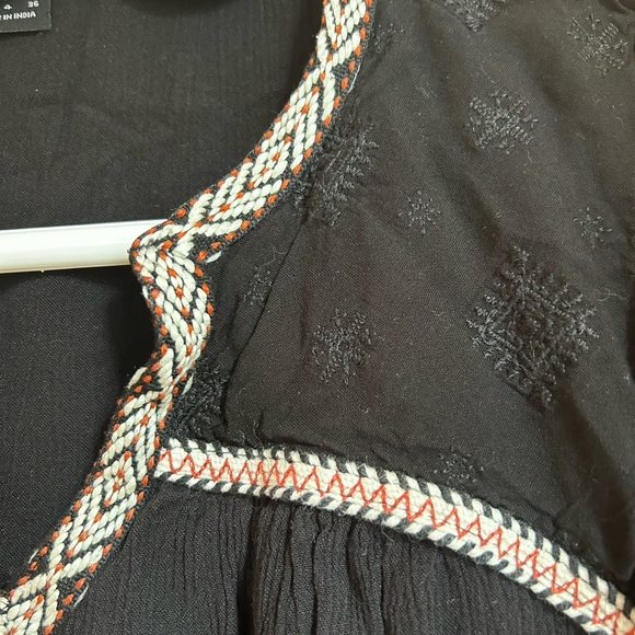 V neck black blouse with embroidery and 3/4 sleeves for summer! - Picture 4 of 4